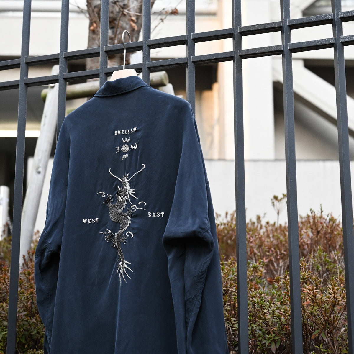 ANCELLM アンセルム - EMBROIDERED SOUVENIR SHIRT, navy – coelacanth