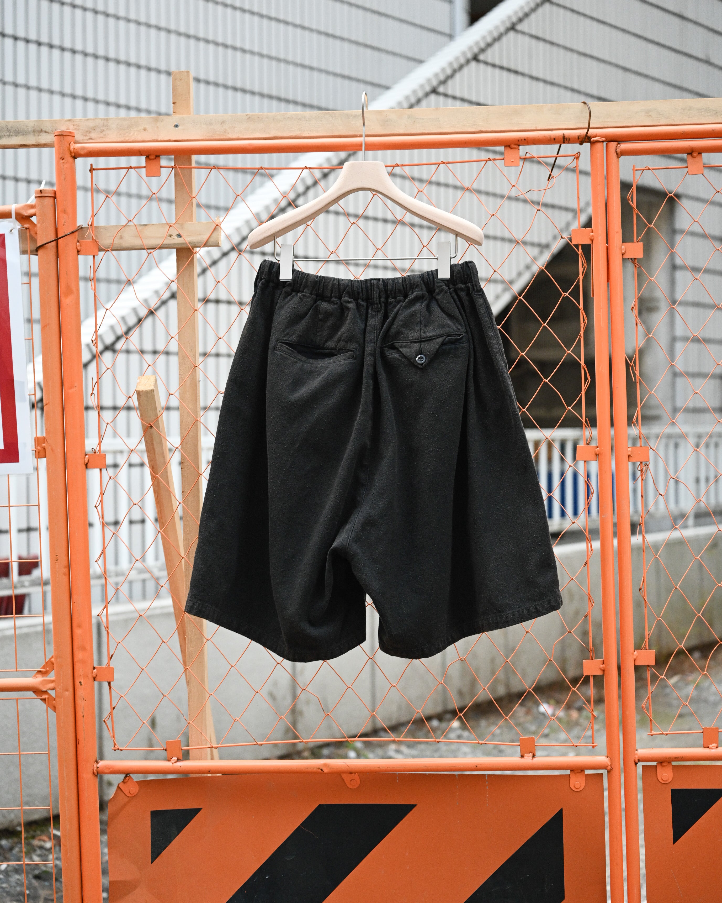 ANCELLM アンセルム - C/R DUCK SHORT PANTS, black – coelacanth