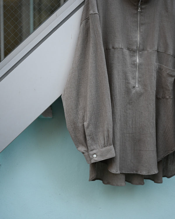 CREPE HALF ZIP SHIRT, greige
