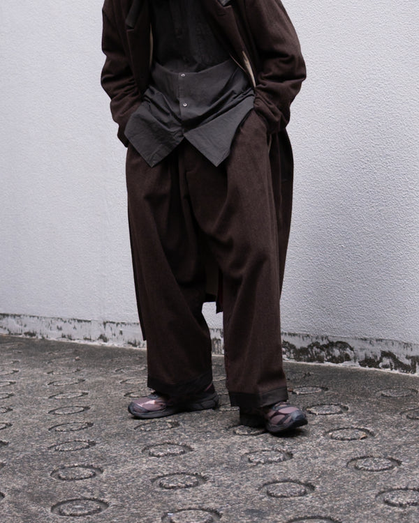 10 Tack pants
