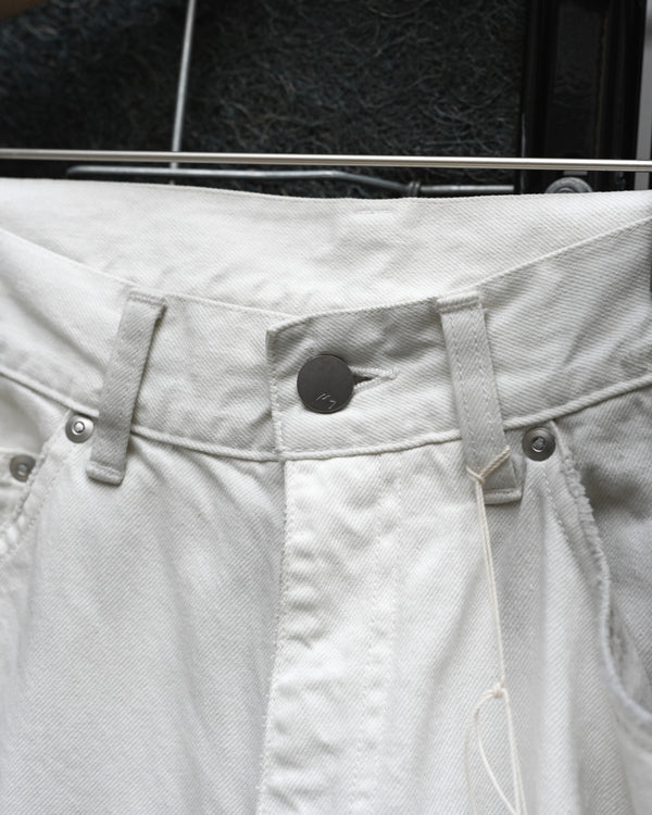 #05 AGING type-C, white