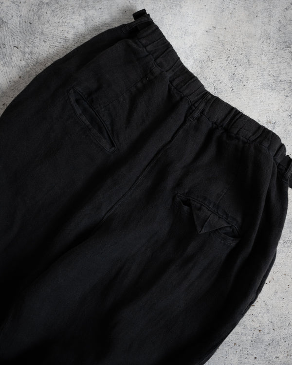 BELTED LINEN TUCK SLACKS