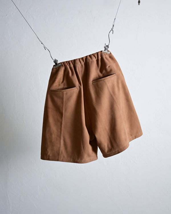 SUEDE TUCK WIDE SHORTS