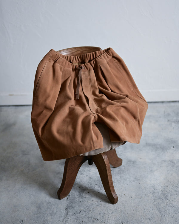 SUEDE TUCK WIDE SHORTS