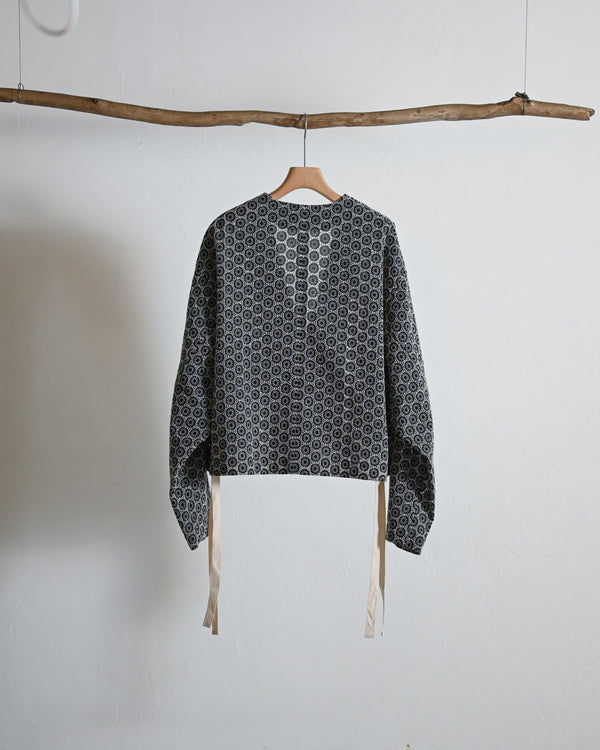 ROUND EMB COLLARLESS SHORT JACKET