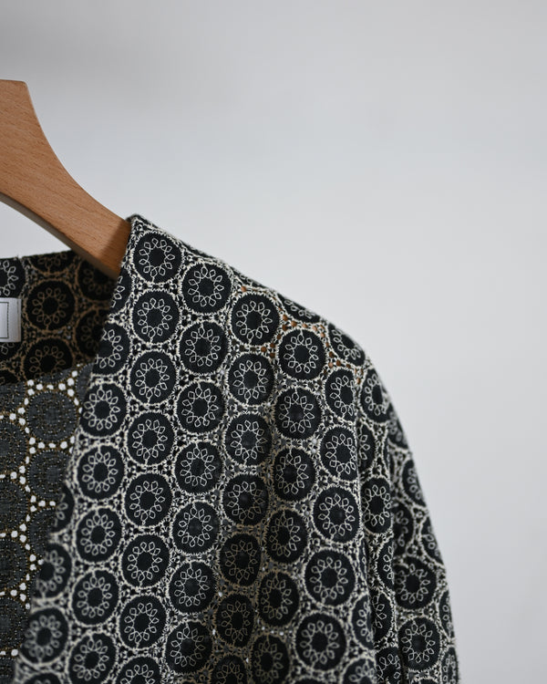 ROUND EMB COLLARLESS SHORT JACKET