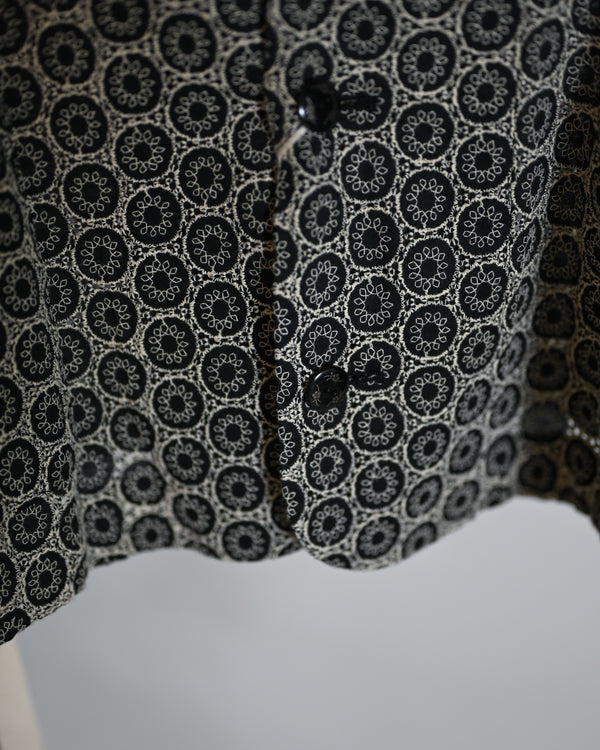 ROUND EMB COLLARLESS SHORT JACKET
