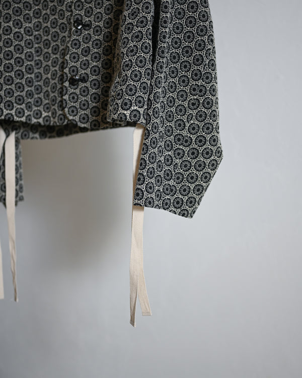 ROUND EMB COLLARLESS SHORT JACKET