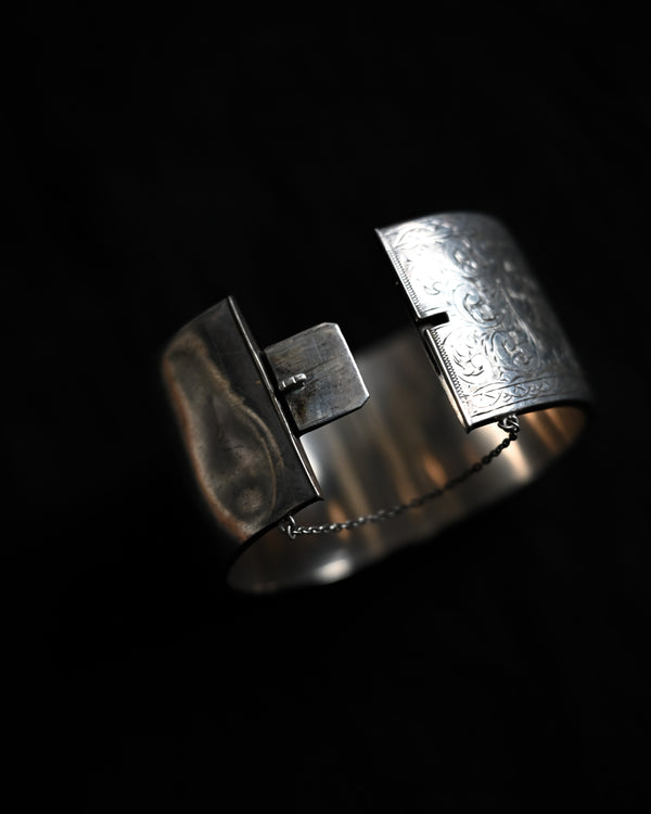 1956's Silver Bangles, AB002