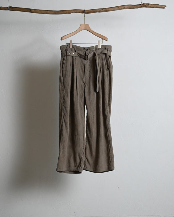 BELTED CREPE TUCK SLACKS, greige