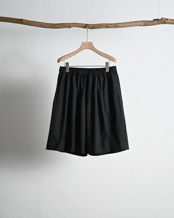 WOOL EXTRA WIDE SHORTS, black