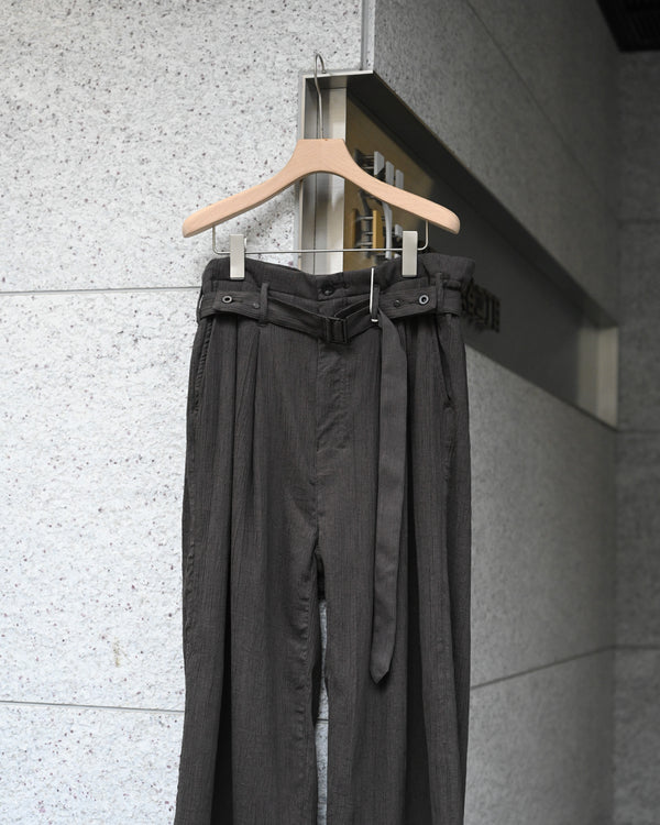 BELTED CREPE TUCK SLACKS, brown