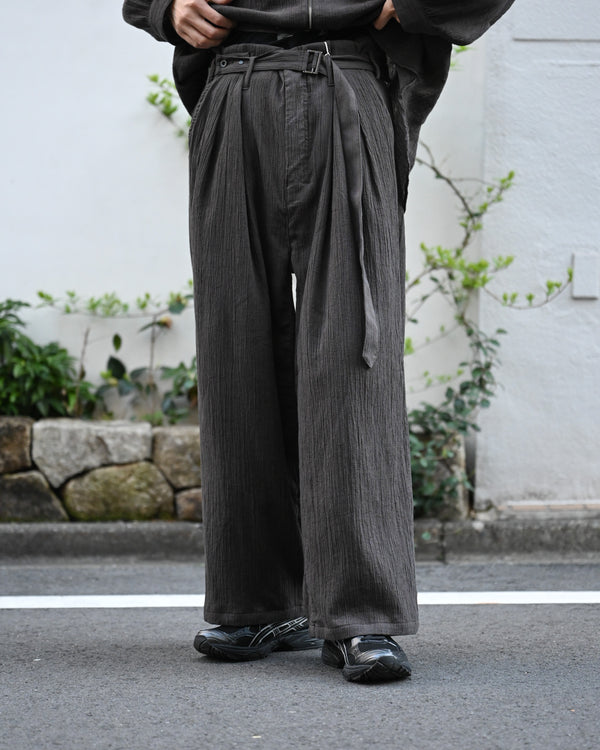 BELTED CREPE TUCK SLACKS, brown