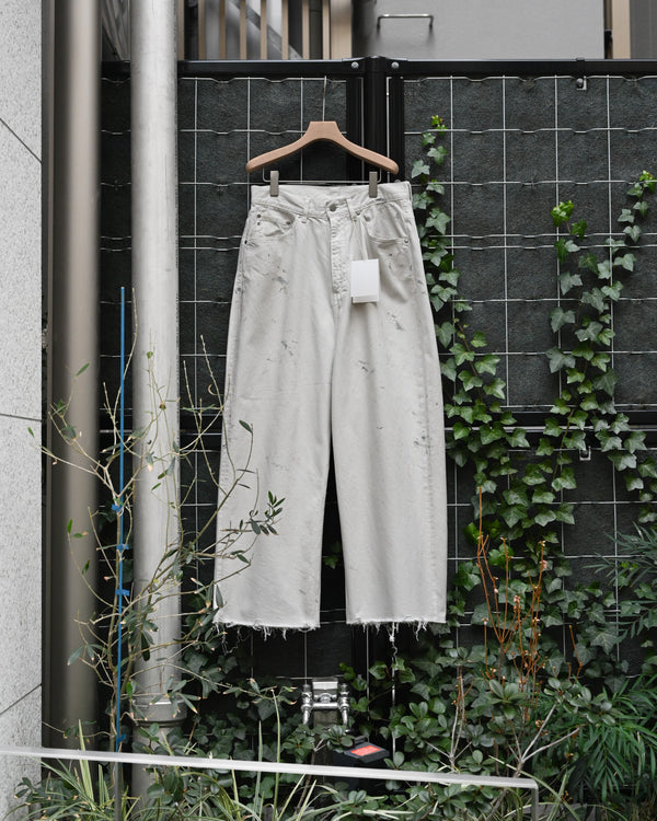 #05 AGING type-C, white