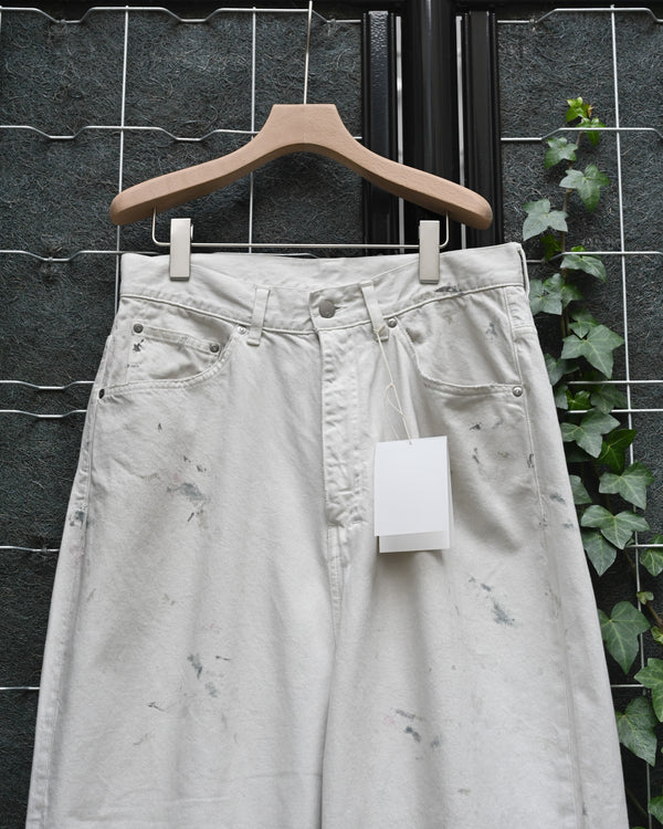 #05 AGING type-C, white