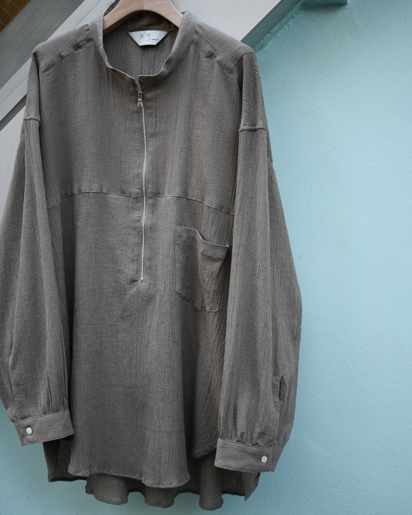 CREPE HALF ZIP SHIRT, greige