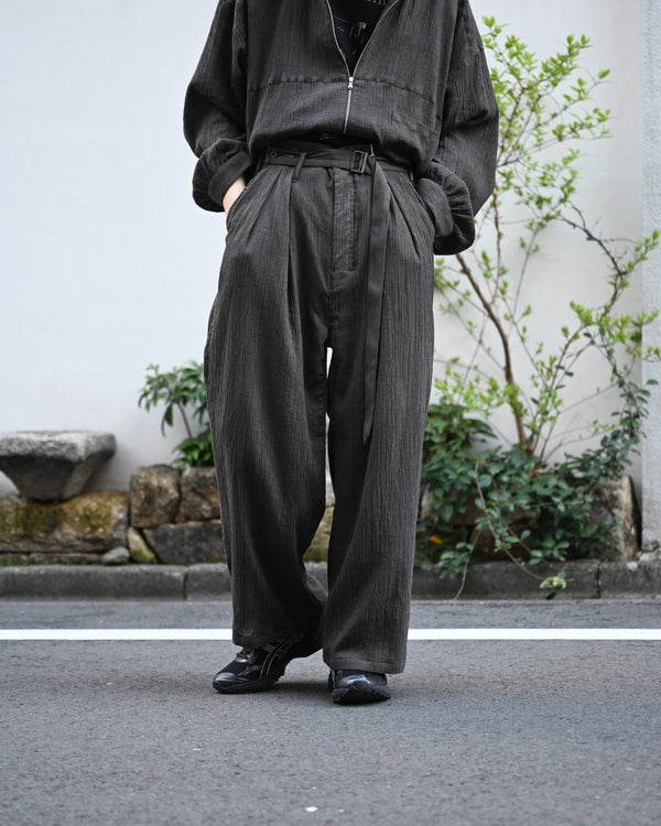BELTED CREPE TUCK SLACKS, brown