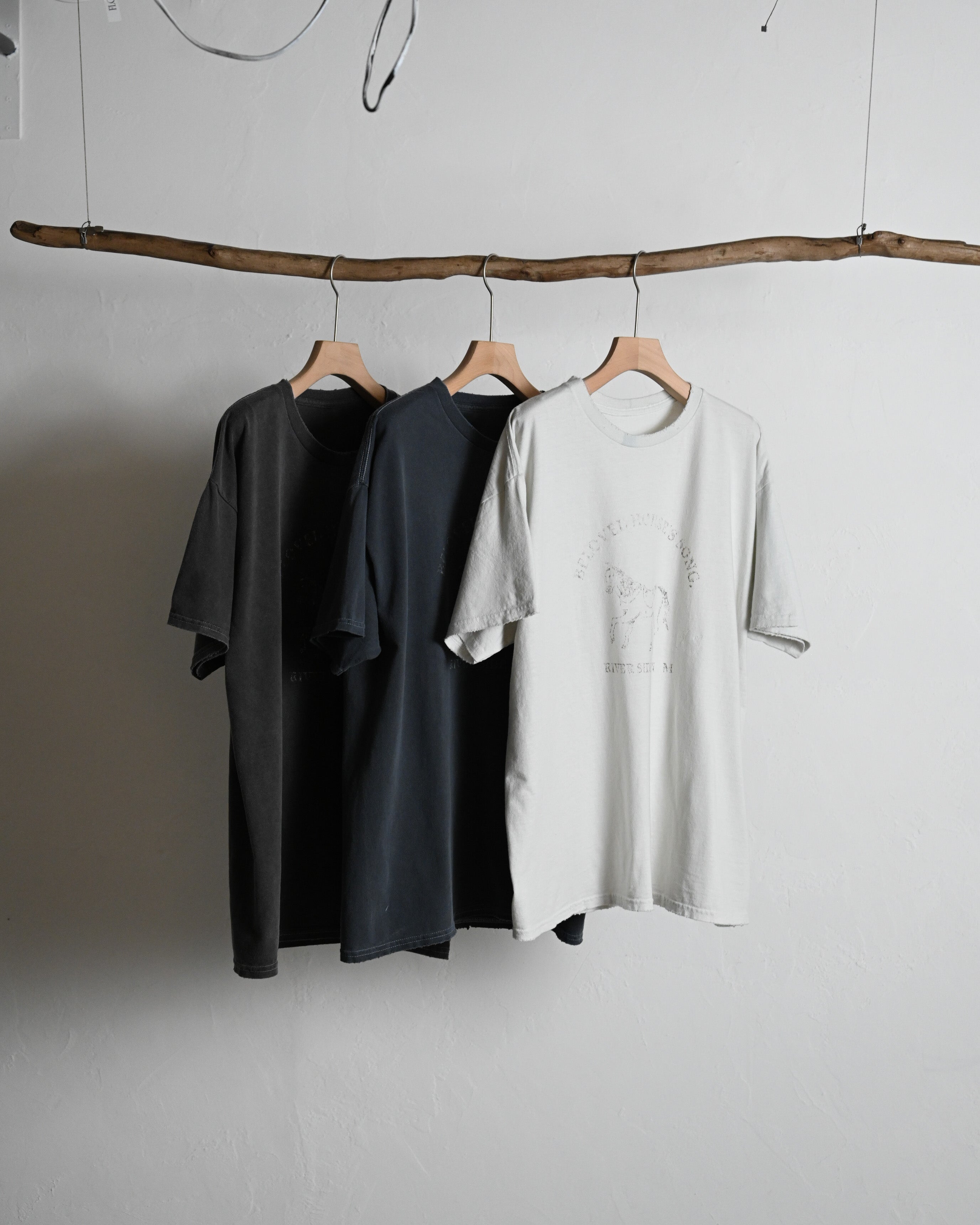 ANCELLM アンセルム - FADING HORSE SS, black – coelacanth