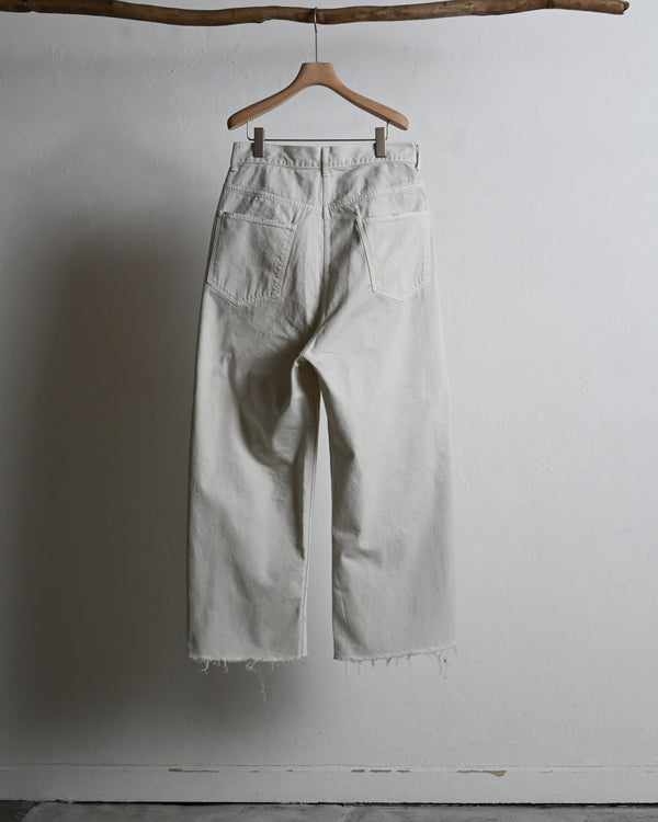 #05 AGING type-C, white