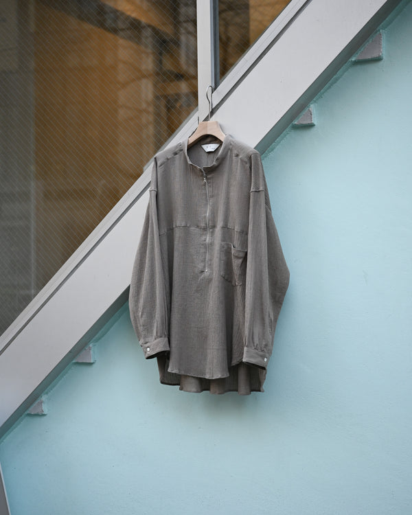 CREPE HALF ZIP SHIRT, greige