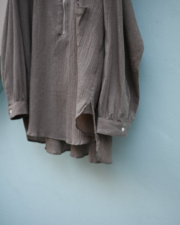CREPE HALF ZIP SHIRT, greige