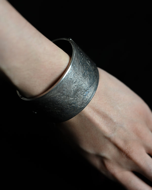 1956's Silver Bangles, AB002