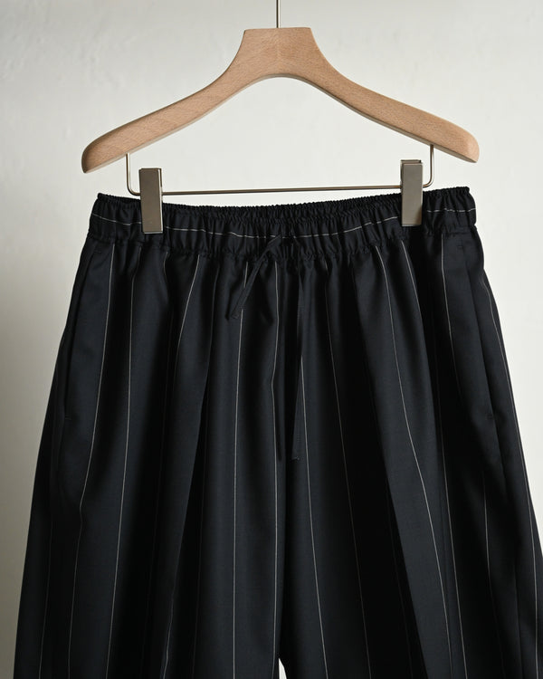 WOOL EXTRA WIDE SHORTS, navy stripe