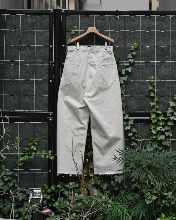 #05 AGING type-C, white