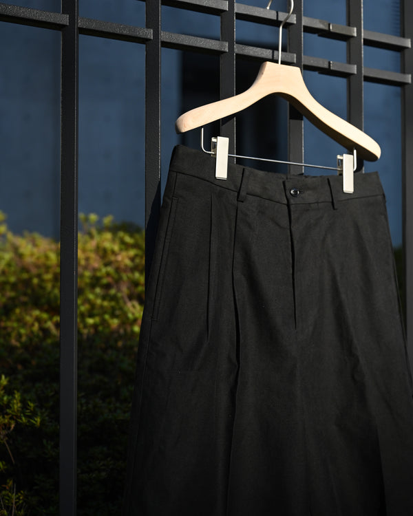 DOUBLE PLEATED WIDE EASY SHORTS, silk nep serge