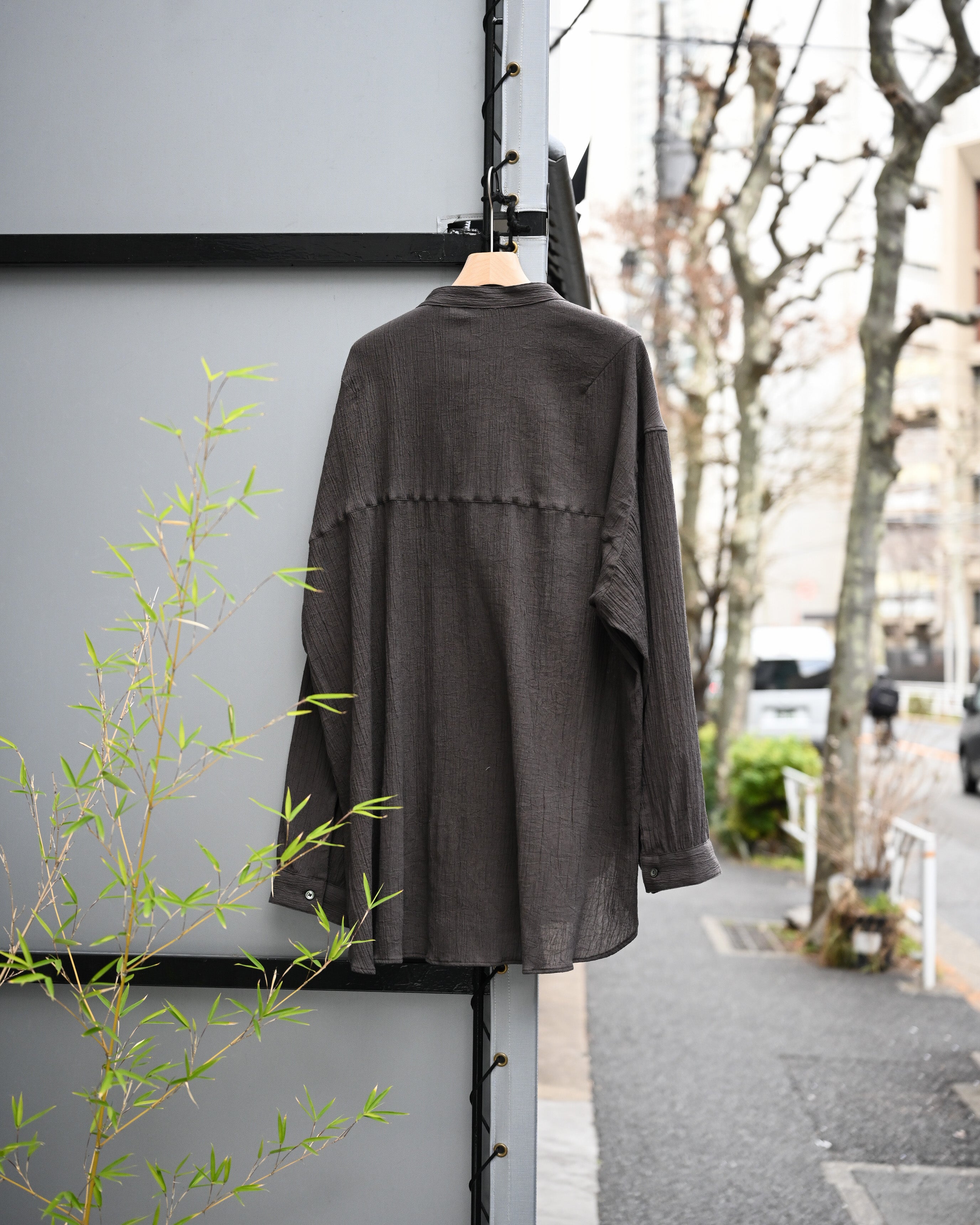 ANCELLM アンセルム - CREPE HALF ZIP SHIRT, brown – coelacanth