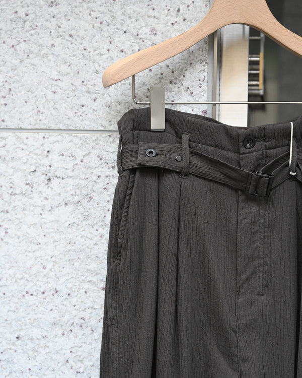 BELTED CREPE TUCK SLACKS, brown