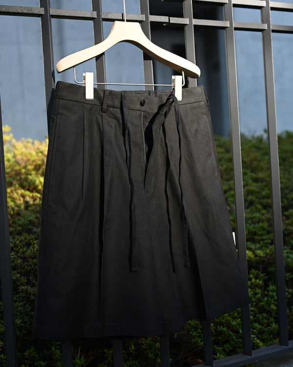 DOUBLE PLEATED WIDE EASY SHORTS, silk nep serge