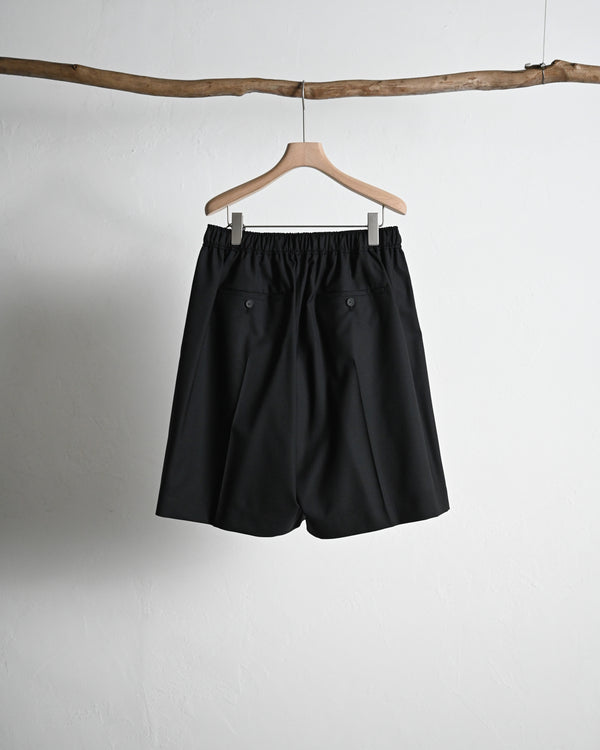 WOOL EXTRA WIDE SHORTS, black