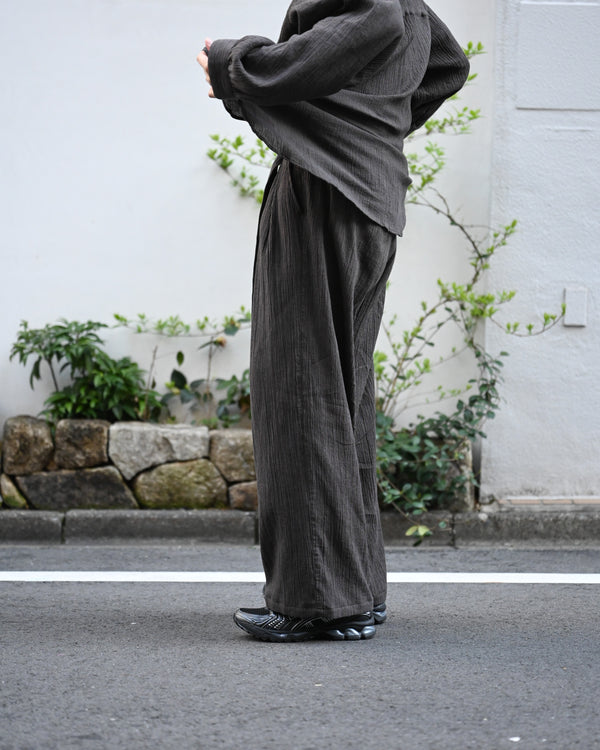 BELTED CREPE TUCK SLACKS, brown
