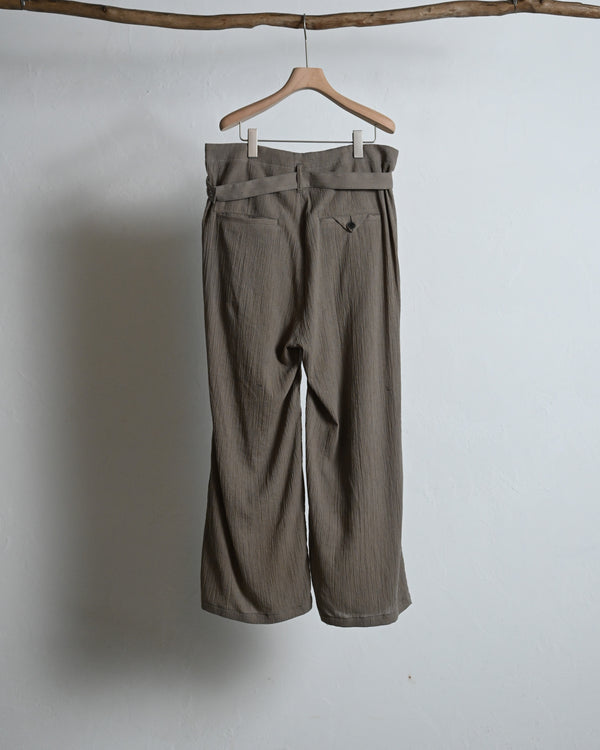 BELTED CREPE TUCK SLACKS, greige