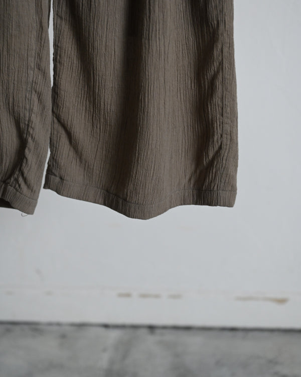 BELTED CREPE TUCK SLACKS, greige