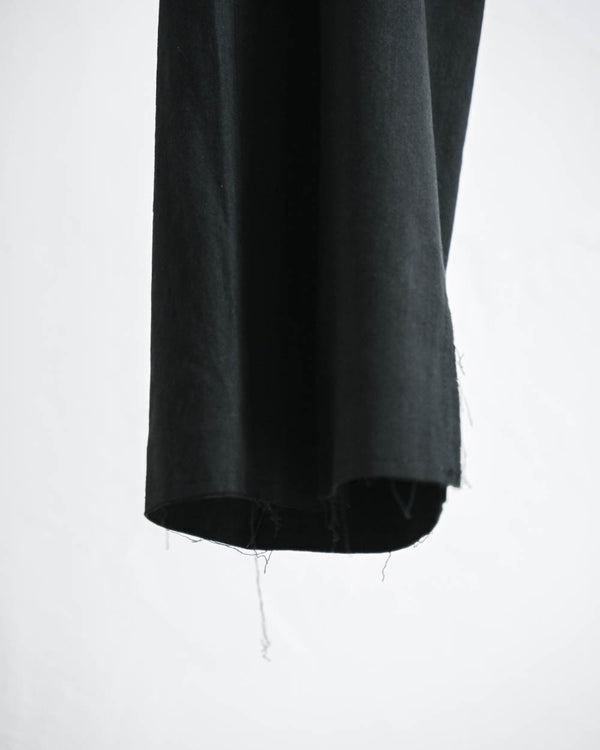 CUT OFF SLIT TUCK SLACKS, BLACK-ANCELLM-COELACANTH