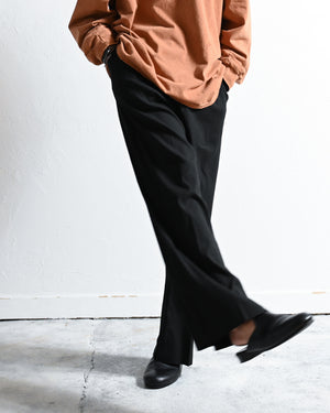 CUT OFF SLIT TUCK SLACKS, BLACK-ANCELLM-COELACANTH