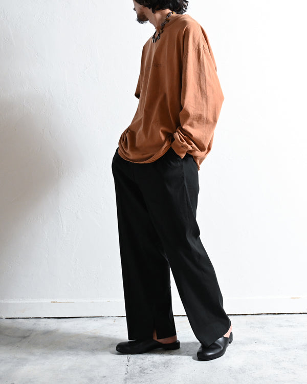 CUT OFF SLIT TUCK SLACKS, BLACK-ANCELLM-COELACANTH