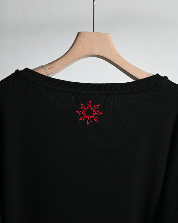 EMB OVERSIZED BOATNECK TEE LS, black