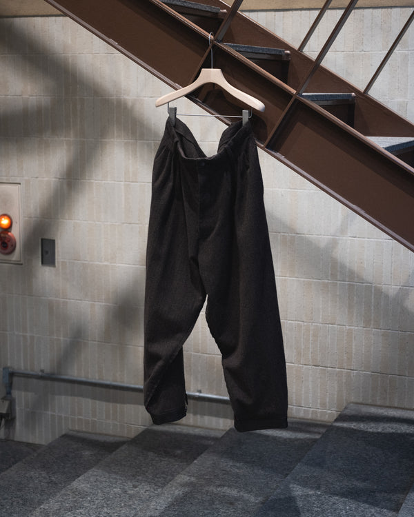 10 Tack pants