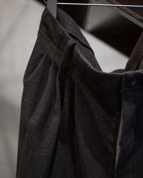 10 Tack pants