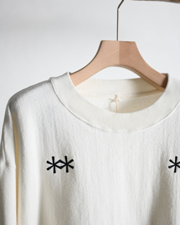 Overdyed Sweatshirts "Holding Flowers" White