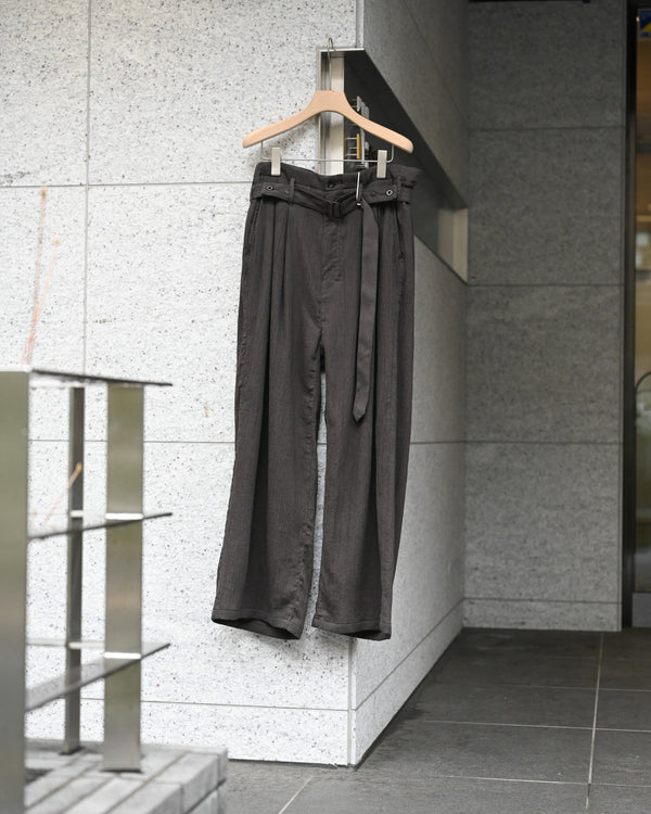 BELTED CREPE TUCK SLACKS, brown