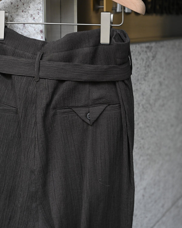 BELTED CREPE TUCK SLACKS, brown